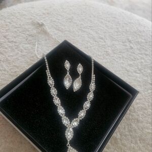 Elegant Silver Necklace, Bracelet and Earring Set